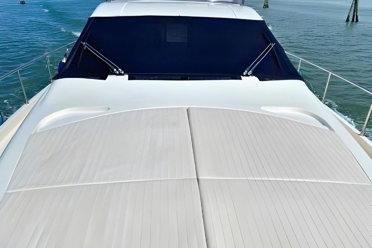 2005 Ferretti Yachts 55 