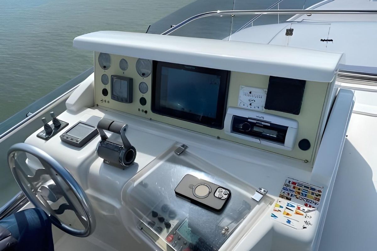 2005 Ferretti Yachts 55 