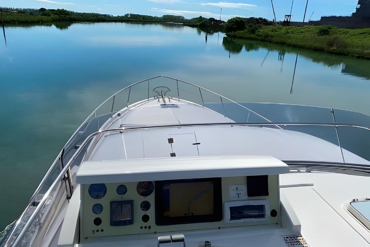 2005 Ferretti Yachts 55 