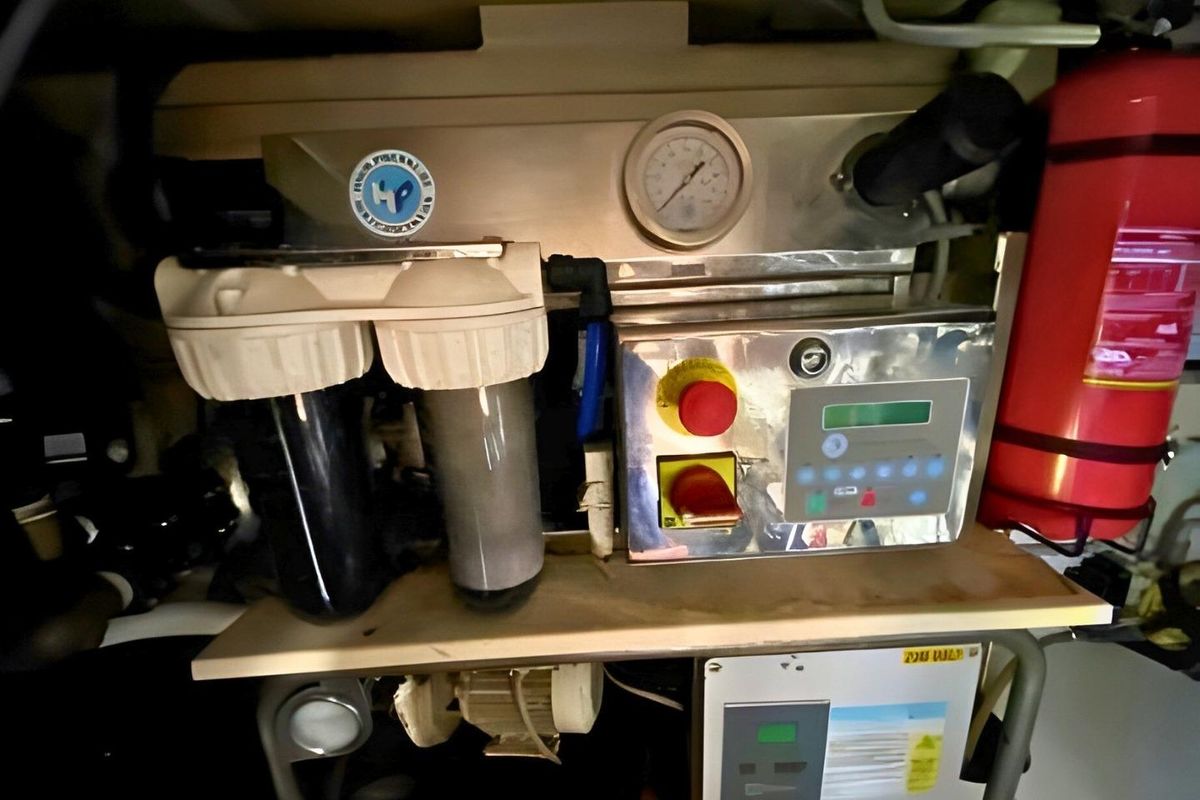 2005 Ferretti Yachts 55 