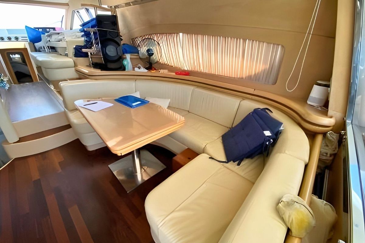 2005 Ferretti Yachts 55 