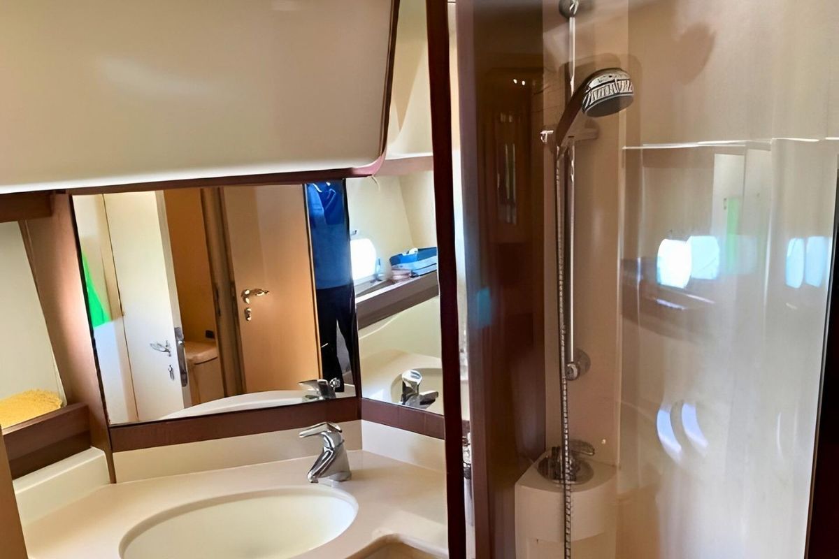 2005 Ferretti Yachts 55 