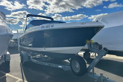 2016 Robalo R227 Dual Console