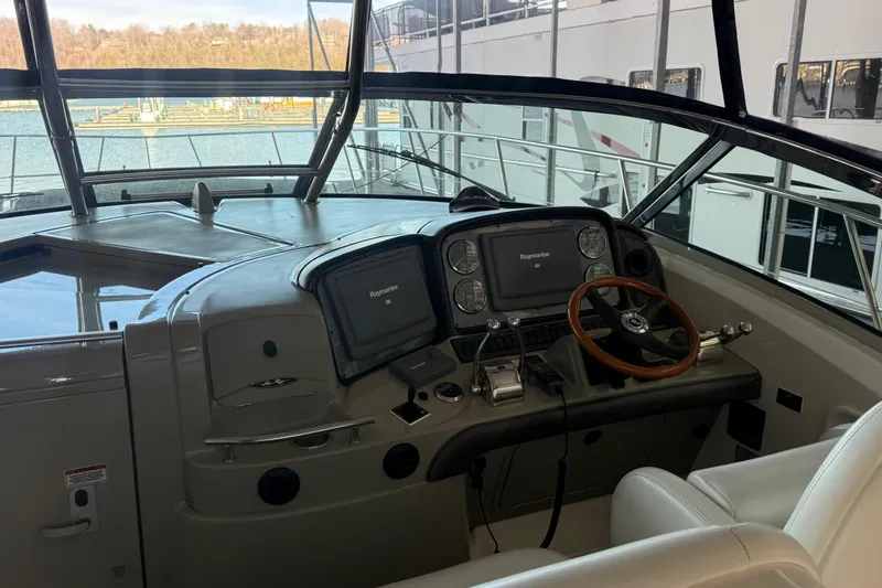  Yacht Photos Pics 2007 Sea Ray Sundancer 400 helm with Raymarine navigation system and leather steering wheel.