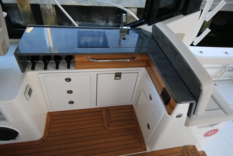  Yacht Photos Pics Manufacturer Provided Image