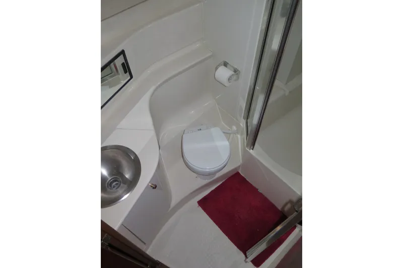 Mokikem Yacht Photos Pics Master ensuite head with vanity and tub/shower.