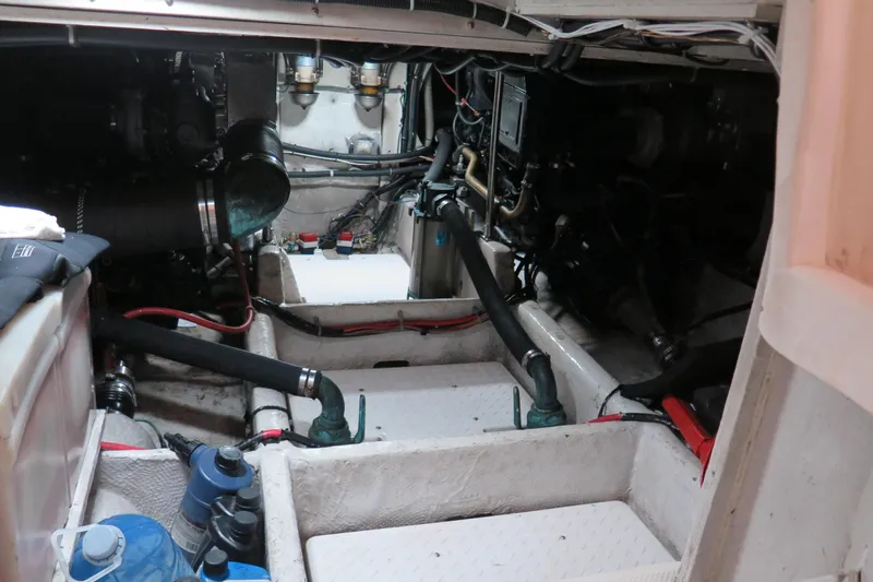 Mokikem Yacht Photos Pics Engine room.