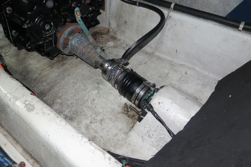 Mokikem Yacht Photos Pics Dripless shaft seals redone 2022.