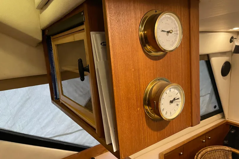 Mokikem Yacht Photos Pics Brass clock and barometer.