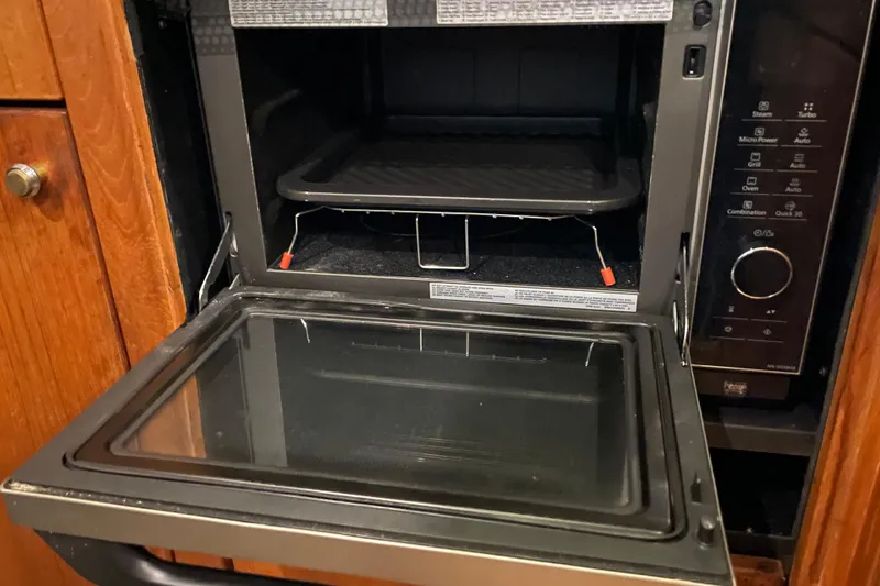 Mokikem Yacht Photos Pics 