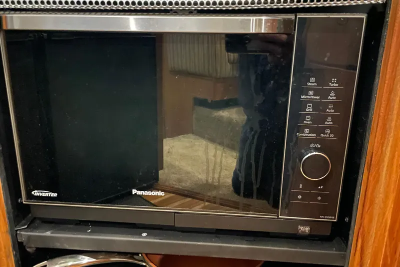 Mokikem Yacht Photos Pics 