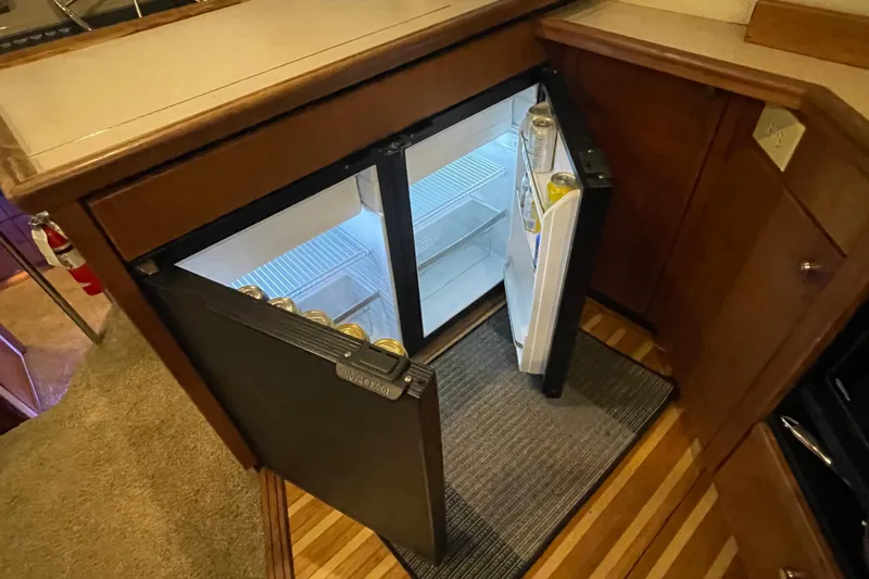 Mokikem Yacht Photos Pics Dual under counter fridges.