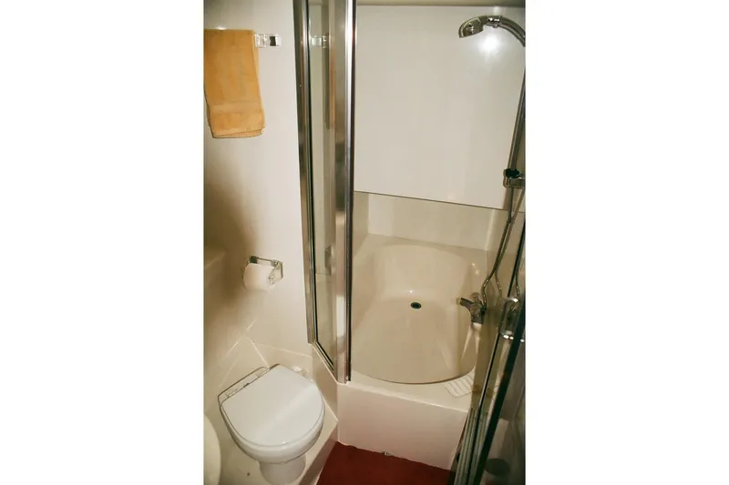 Mokikem Yacht Photos Pics 1995 Bayliner 3988 Command Bridge Motoryacht bathroom with shower and toilet.