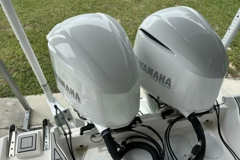  Yacht Photos Pics Twin Yamaha outboard engines on a 2021 Sea Fox 288 Commander boat.