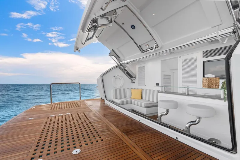 Jemily II Yacht Photos Pics 