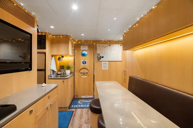 Jemily II Yacht Photos Pics 