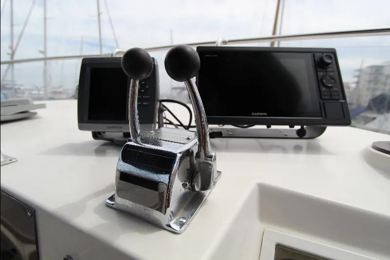  Yacht Photos Pics Control panel of a 1989 Grand Banks Classic boat with navigation equipment.