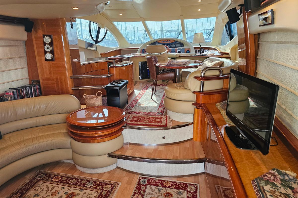 2004 Azimut 57 