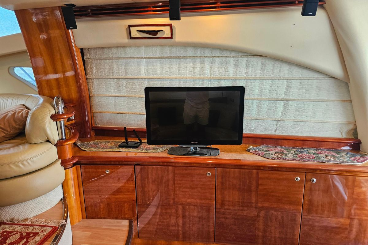 2004 Azimut 57 