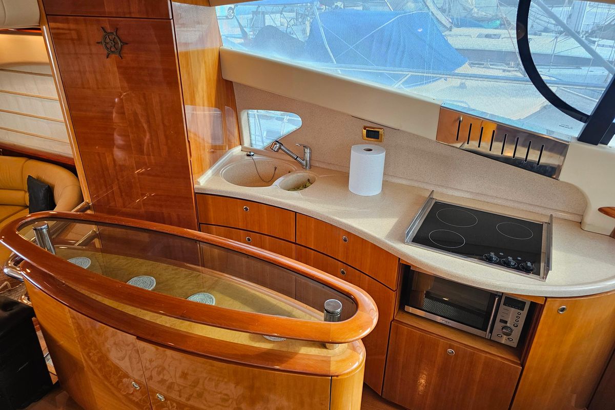 2004 Azimut 57 