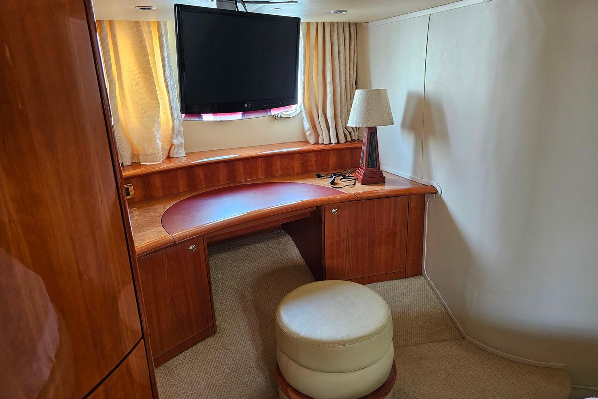 2004 Azimut 57 
