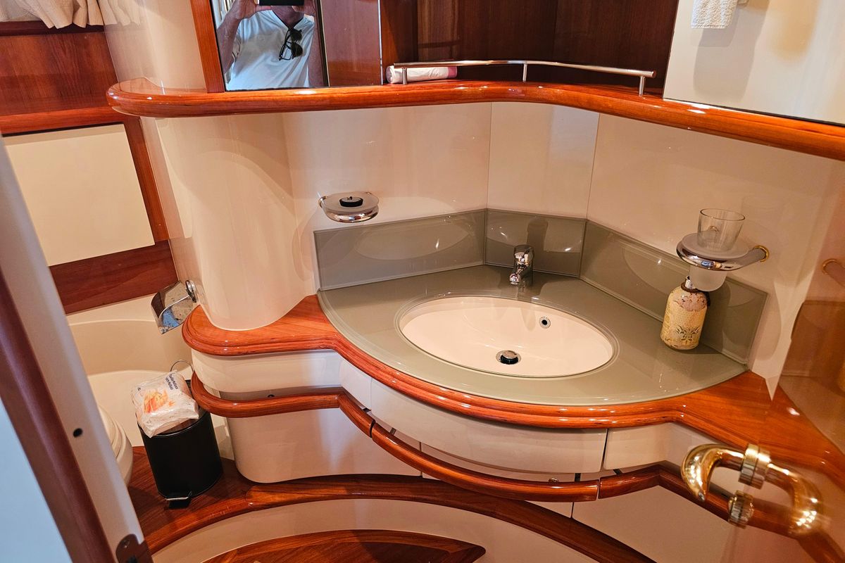 2004 Azimut 57 