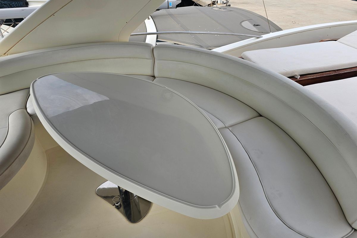 2004 Azimut 57 