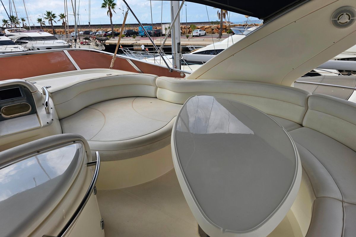 2004 Azimut 57 