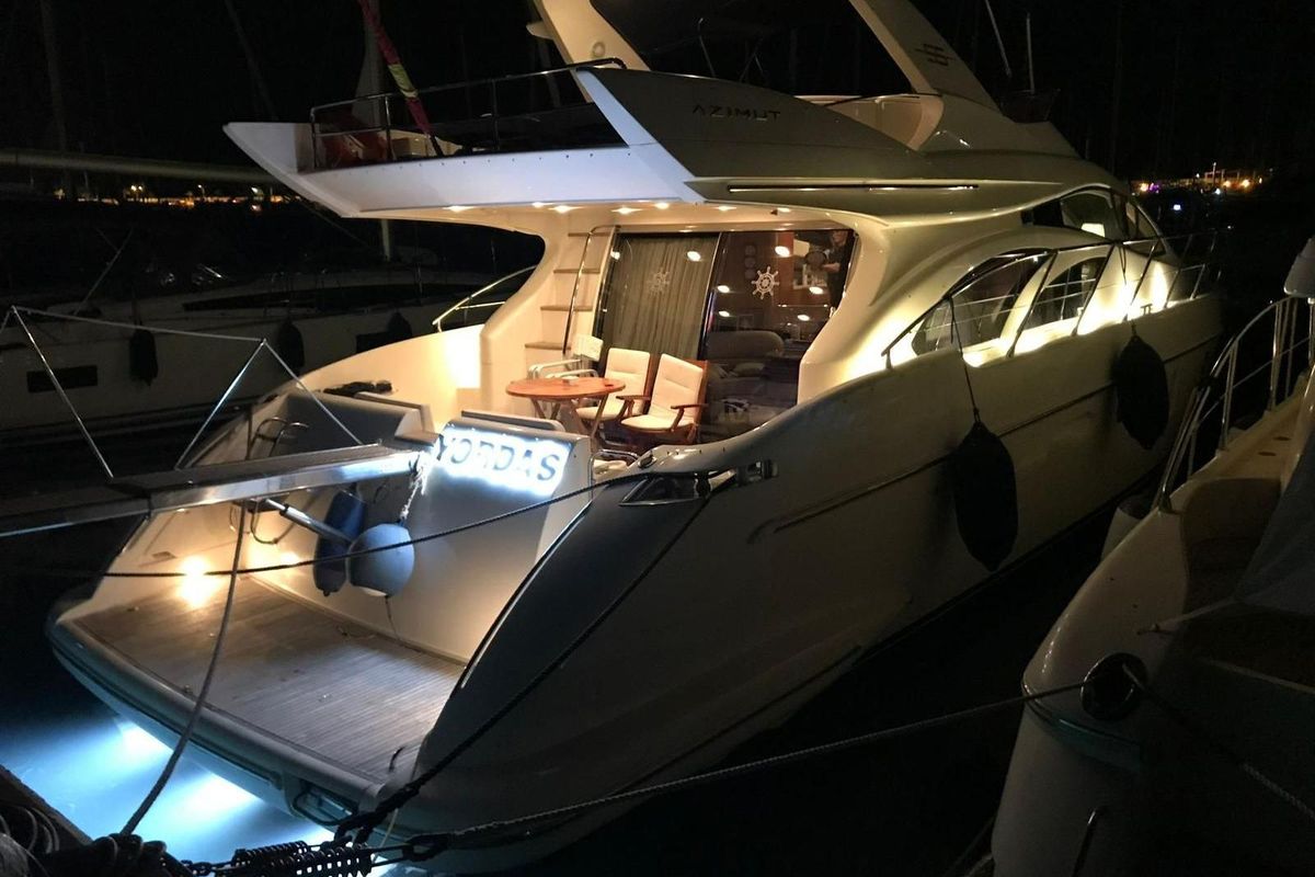 2004 Azimut 57 