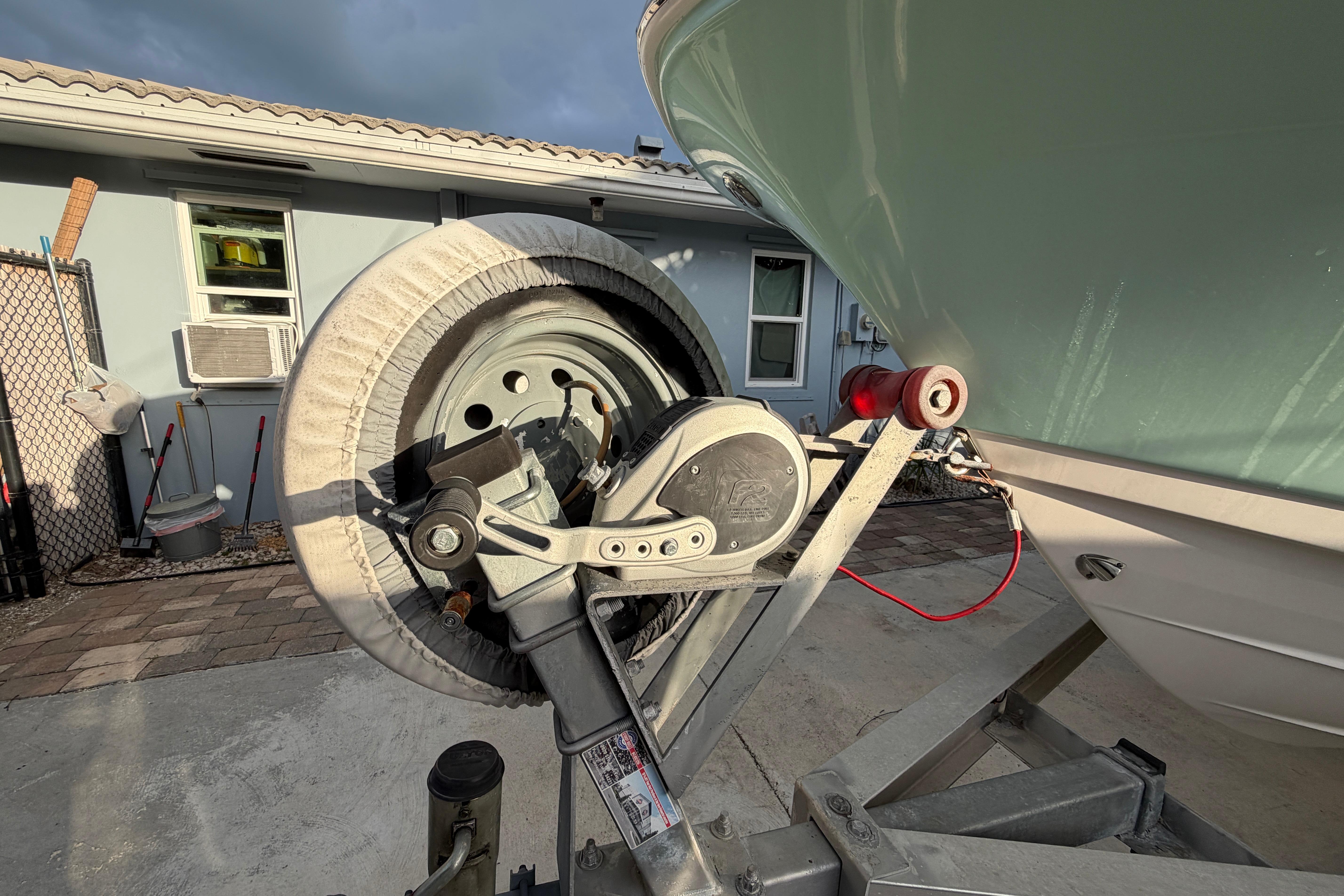 2018 Robalo R180 Center Console - Image 7