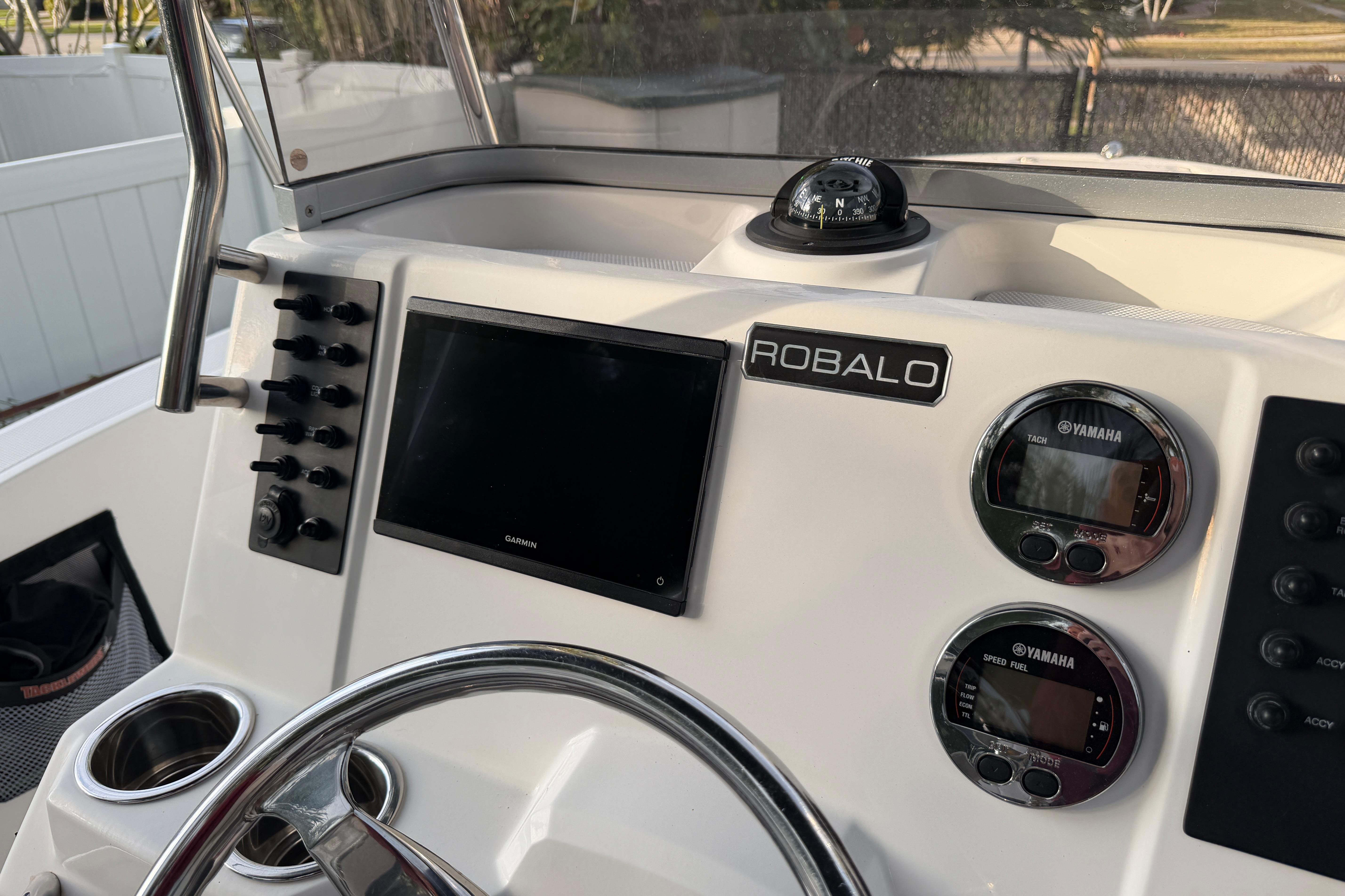 2018 Robalo R180 Center Console - Image 9