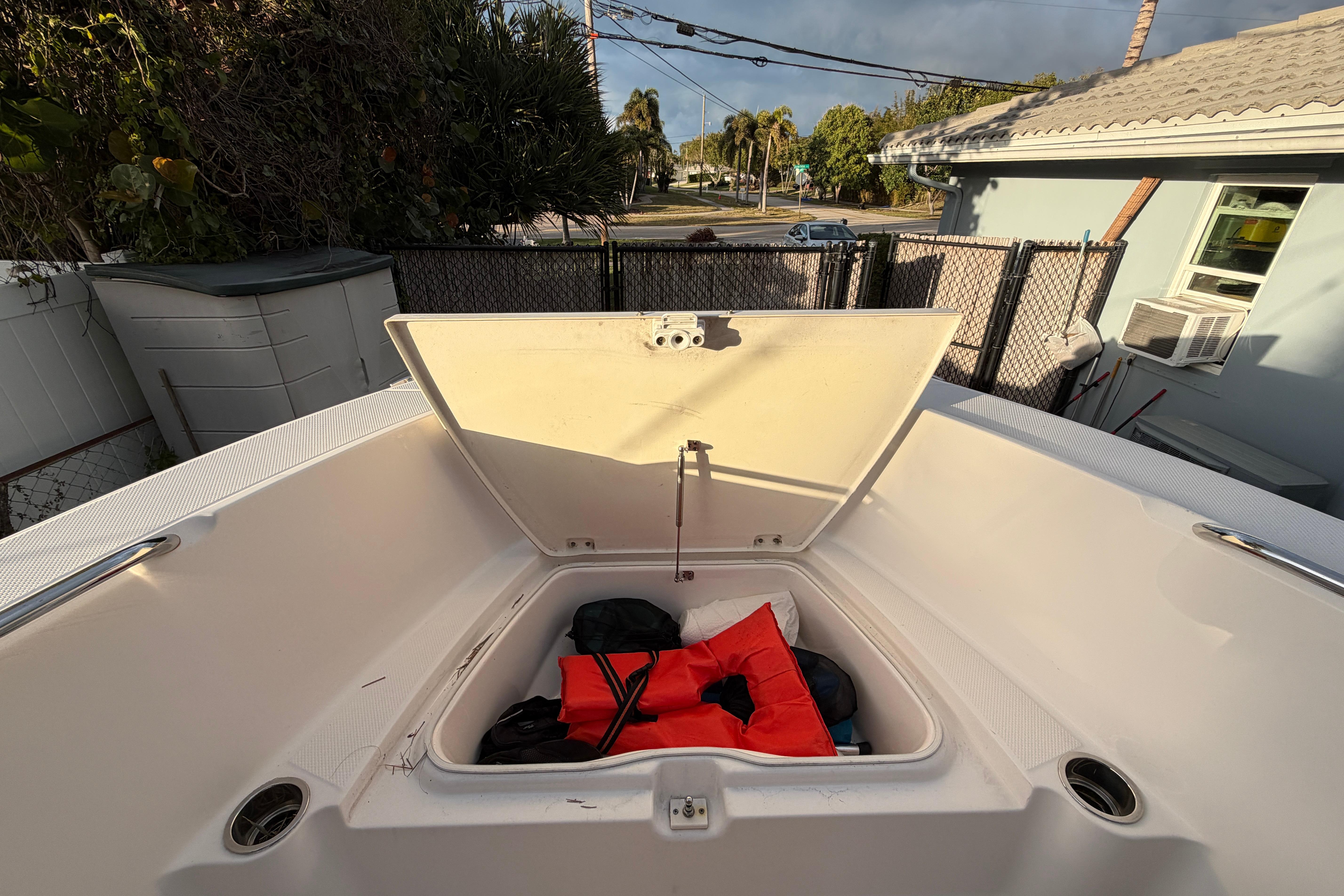 2018 Robalo R180 Center Console - Image 14