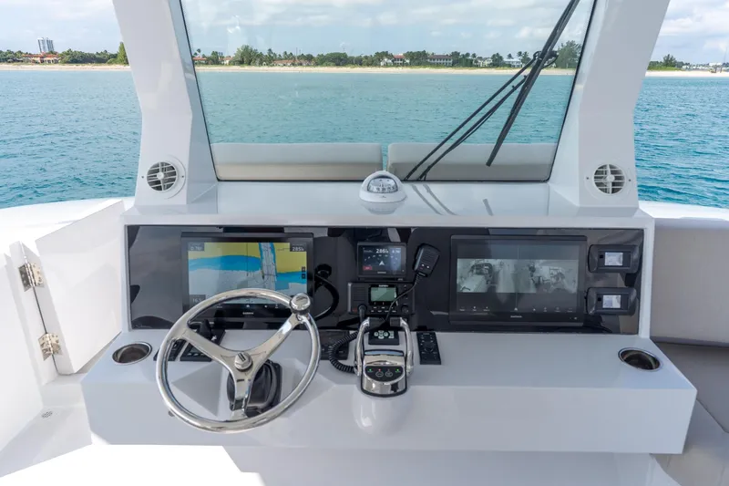 Yacht Photos Pics Helm of Two Oceans 555 - 008 boat, featuring advanced navigation systems, 2025 model.