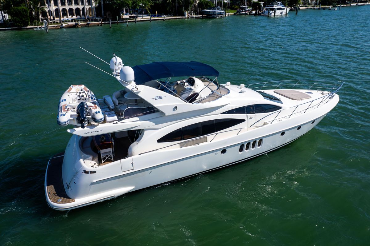 2005 Azimut 68 