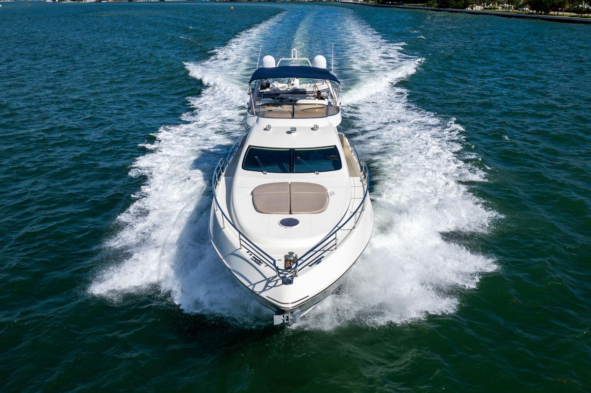 2005 Azimut 68 