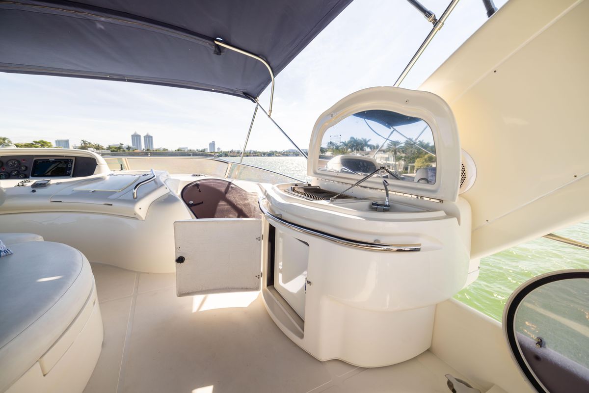 2005 Azimut 68 