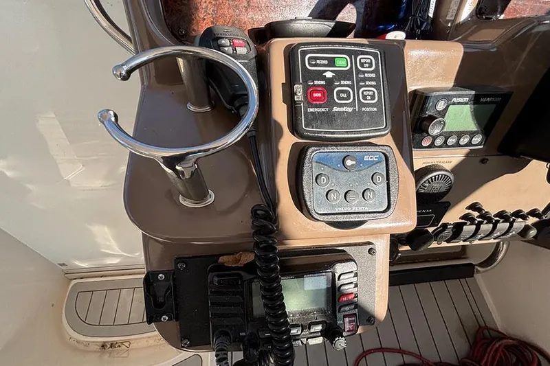  Yacht Photos Pics Control panel of a 2005 Regal Commodore 4260 boat with communication devices.