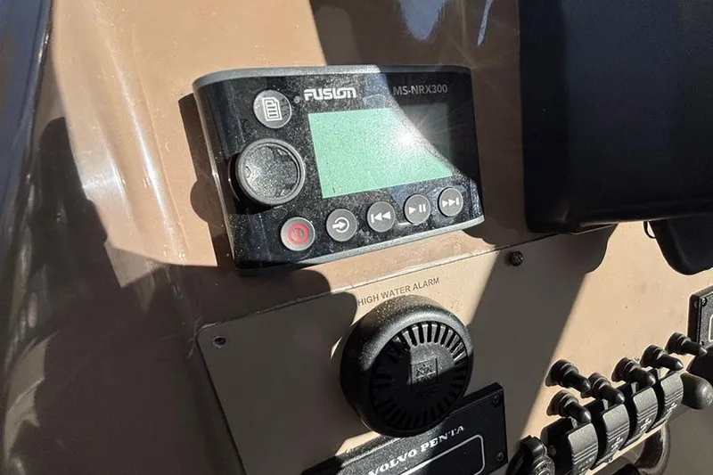  Yacht Photos Pics Control panel of a 2005 Regal Commodore 4260 boat with Fusion MS-NRX300.