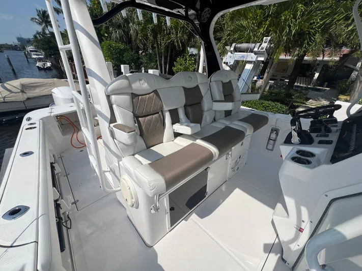 Wild Luck Yacht Photos Pics Edgewater 37 Wild Luck- Helm Seating