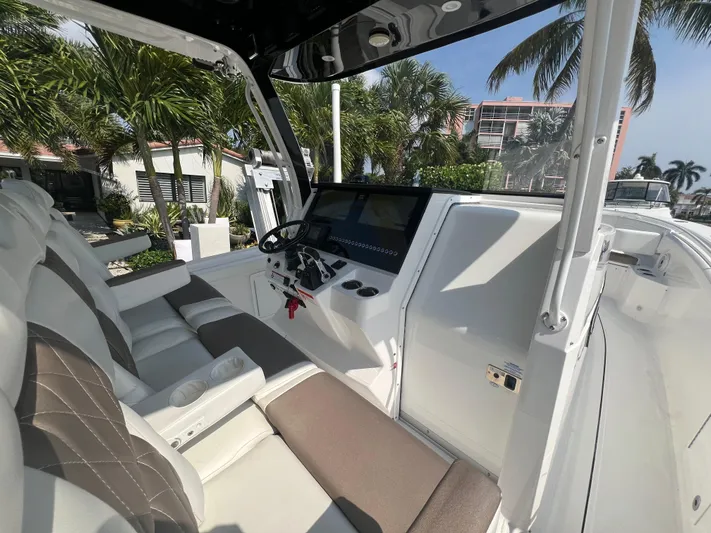 Wild Luck Yacht Photos Pics Edgewater 37 Wild Luck- Helm Seating