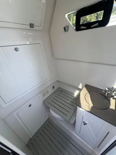 Wild Luck Yacht Photos Pics Edgewater 37 Wild Luck- Head