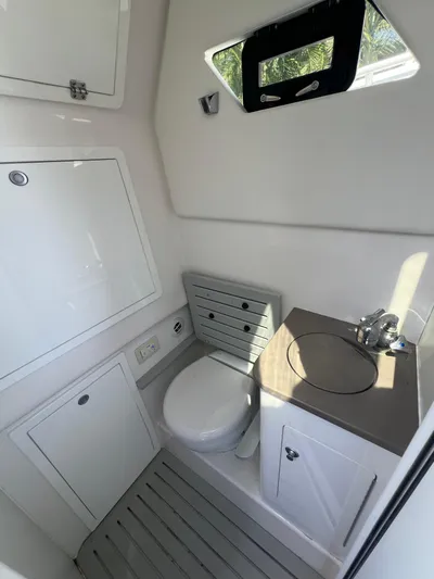 Wild Luck Yacht Photos Pics Edgewater 37 Wild Luck- Head