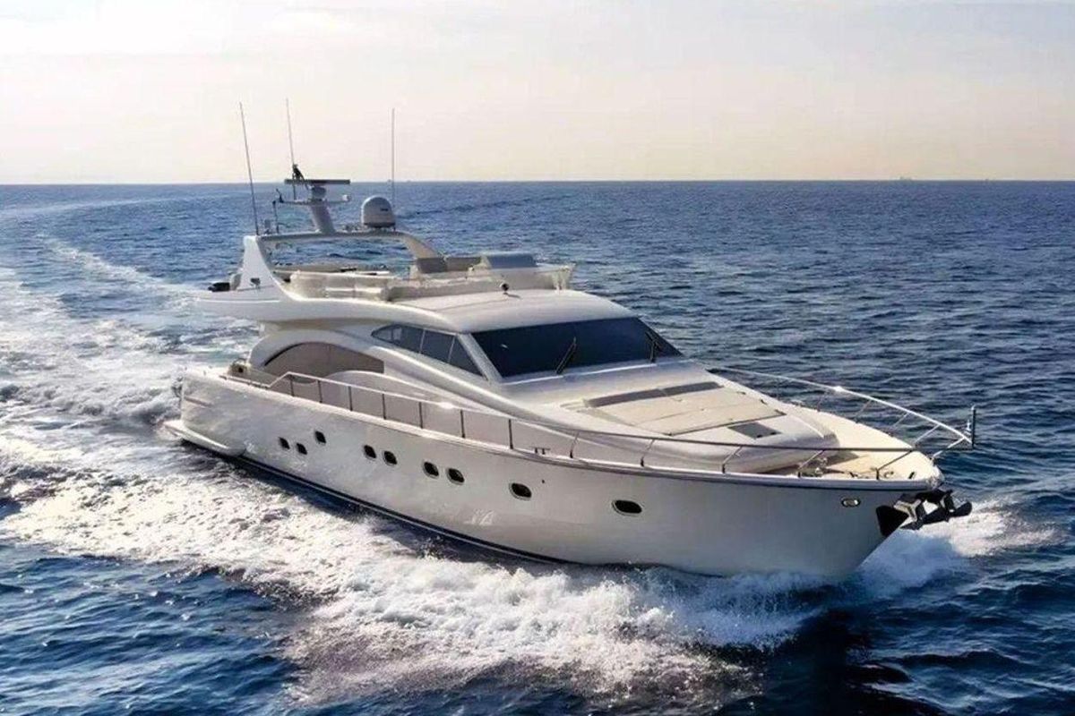 2001 Ferretti Yachts 69 