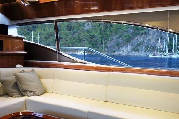 2001 Ferretti Yachts 69 
