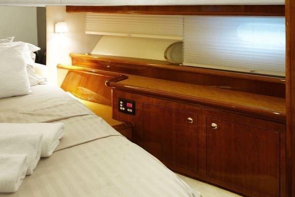 2001 Ferretti Yachts 69 