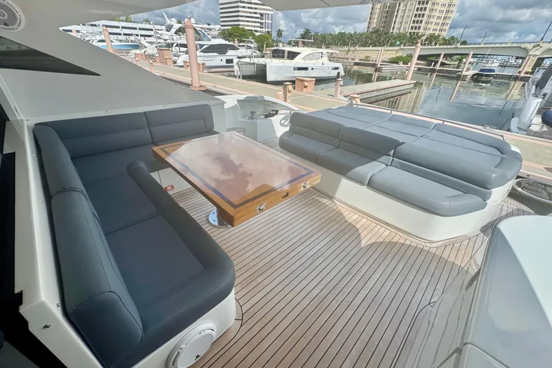 Uptown Girl Yacht Photos Pics Pershing 72 Uptown Girl- Cockpit