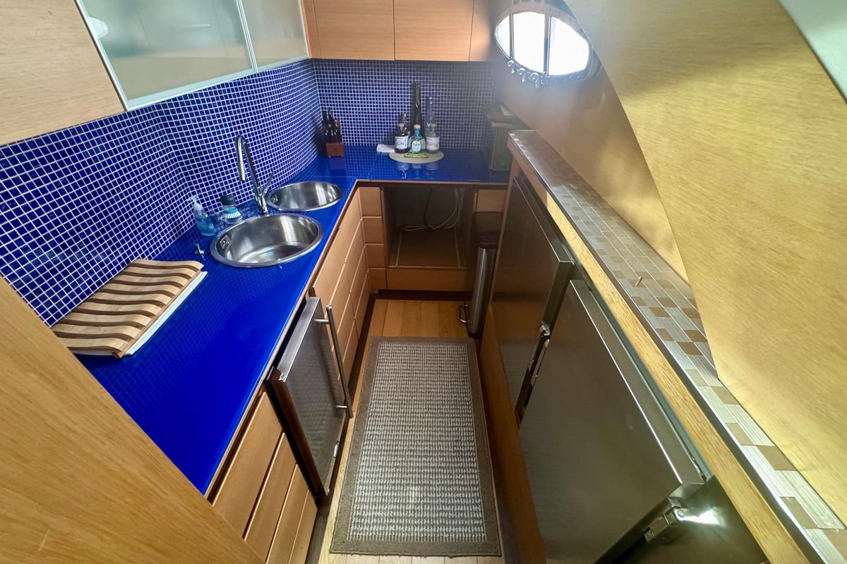 2008 Pershing 72 