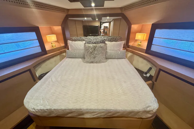 Uptown Girl Yacht Photos Pics Pershing 72 Uptown Girl- Master Stateroom