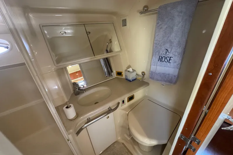 Rose Yacht Photos Pics 2001 Sea Ray 540 Sundancer bathroom with sink, mirror, and towel.