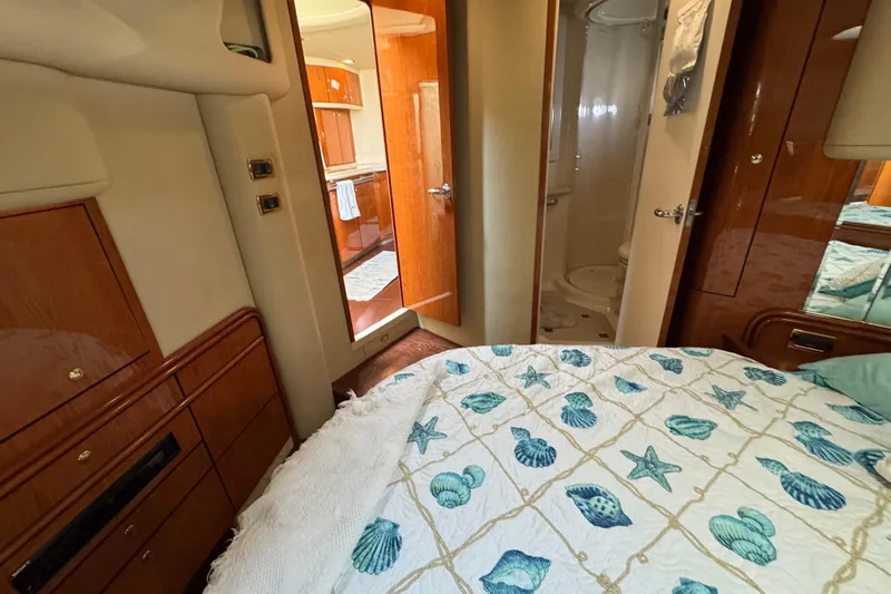 Rose Yacht Photos Pics Luxurious 2001 Sea Ray 540 Sundancer cabin interior with nautical-themed bedding.